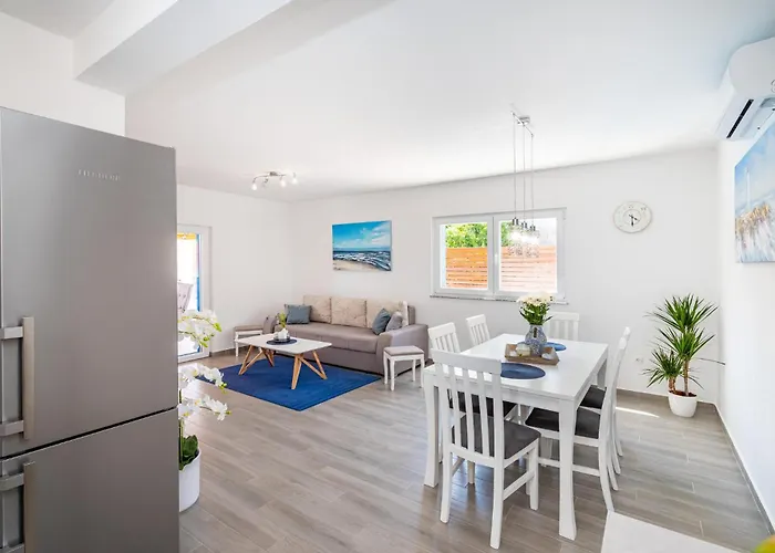 2 Bedroom Awesome In *
