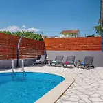 Dom wakacyjny 2 Bedroom Awesome In Maslenica