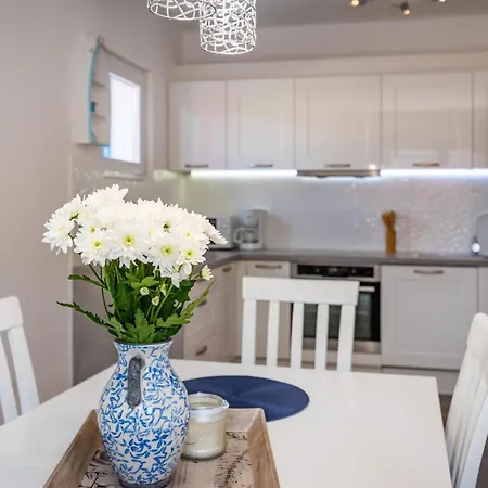 2 Bedroom Awesome In Casa de Férias Maslenica