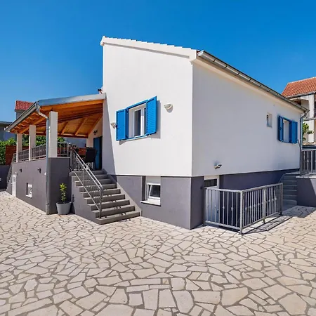 Σπίτι διακοπών 2 Bedroom Awesome In