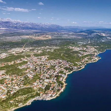 Vakantiehuis 2 Bedroom Awesome In Maslenica