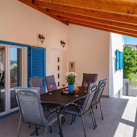 2 Bedroom Awesome In *