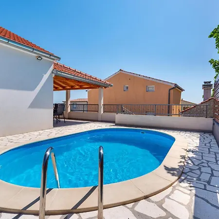 2 Bedroom Awesome In Vakantiehuis