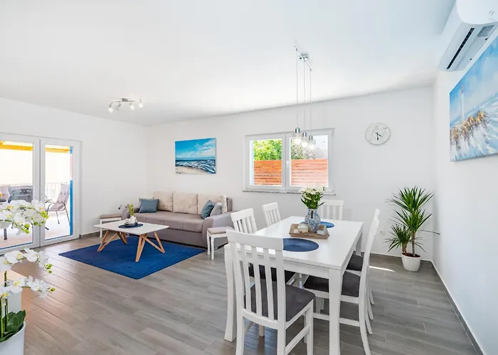 2 Bedroom Awesome In Casa vacanze *